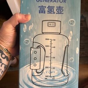 Portable hydrogen rich water bottle